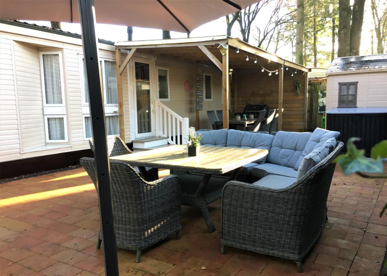 Prachtige Luxe Chalet Op De Veluwe Nabij Hoenderloo Exterior photo